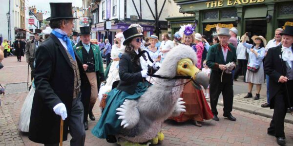 Walkabout-Dodod-Performing-In-Victorian-Themed-Parade