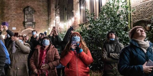 3D-Mapping-Chinese-NYE-Spectators