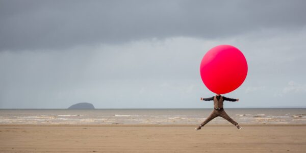 Balloon-Man-On-The-Beach