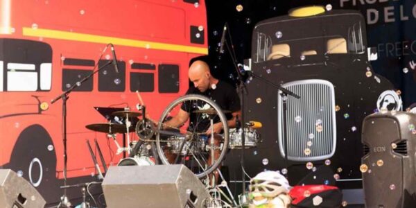 Next to a big red bus in the heart of London our bicycle drummer takes centre stage entertaining crowds of all ages.