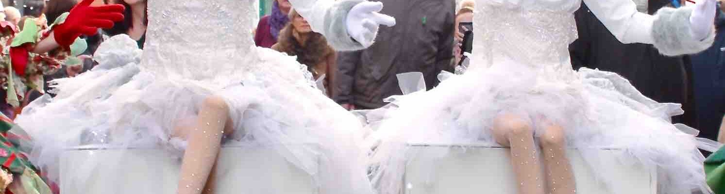 Duo of white christmas angels, an interactive walkabout act for your winter wonderlands and christmas themed events. Duo of white christmas angels, an interactive walkabout act for your winter wonderlands and christmas themed events.