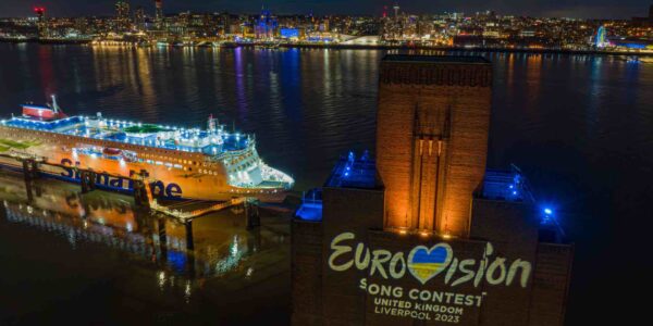 Hire augmented reality solutions and 3D mapping for your large annual events to illuminate large amounts of space at night.