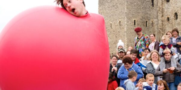 The balloon show features a unique line up of comedy balloon antics that will have children and adults alike in hysterics.