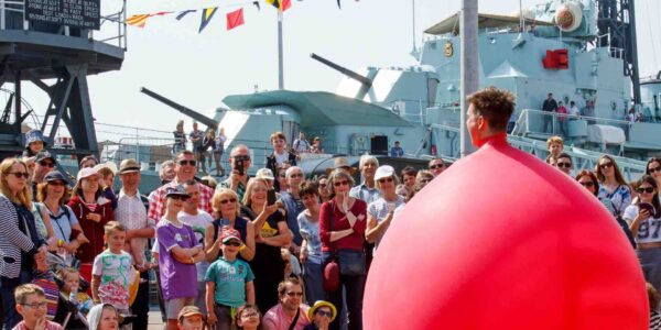 Balloon entertainment was never so funny, this solo performer will delight audiences of all ages with his unique balloon show.