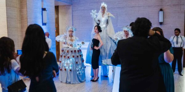 Winter-Wonderland-Ice-Queen-Stilt-Walkers
