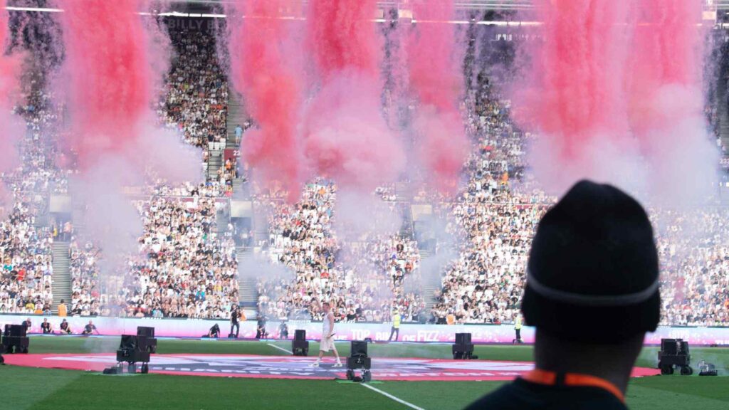 At the end of Aitch's halftime performance, red smoke was blown into the air to signal the end of the performance.