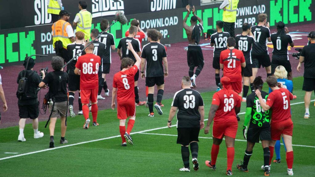Teams doing a lap of the pitch to thank fans for attending.