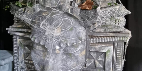 Crafting a distinctive crypt that aligns seamlessly with your cult horror theme is our specialty. Our team designs and builds awe-inspiring props and bespoke installations, perfectly suited to your event location.
