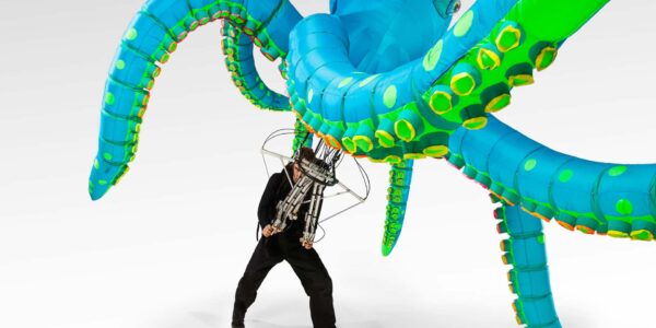 Giant-Octopus-Walkabout-Act