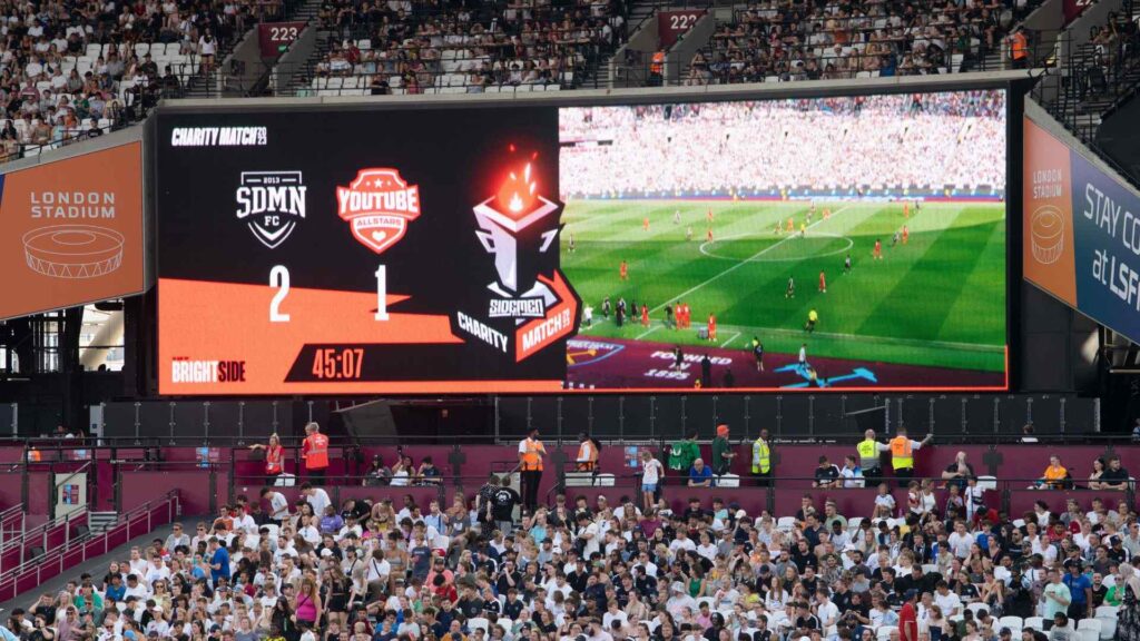 2-1 scoreboard just before Chunkz' goal in the first half. The second half finished even at 2-2.