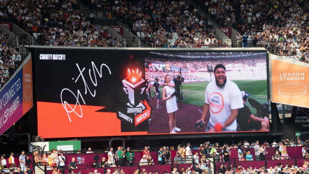 Big Zuu and Elz The Witch reacting to Aitch's halftime performance on the livestream.