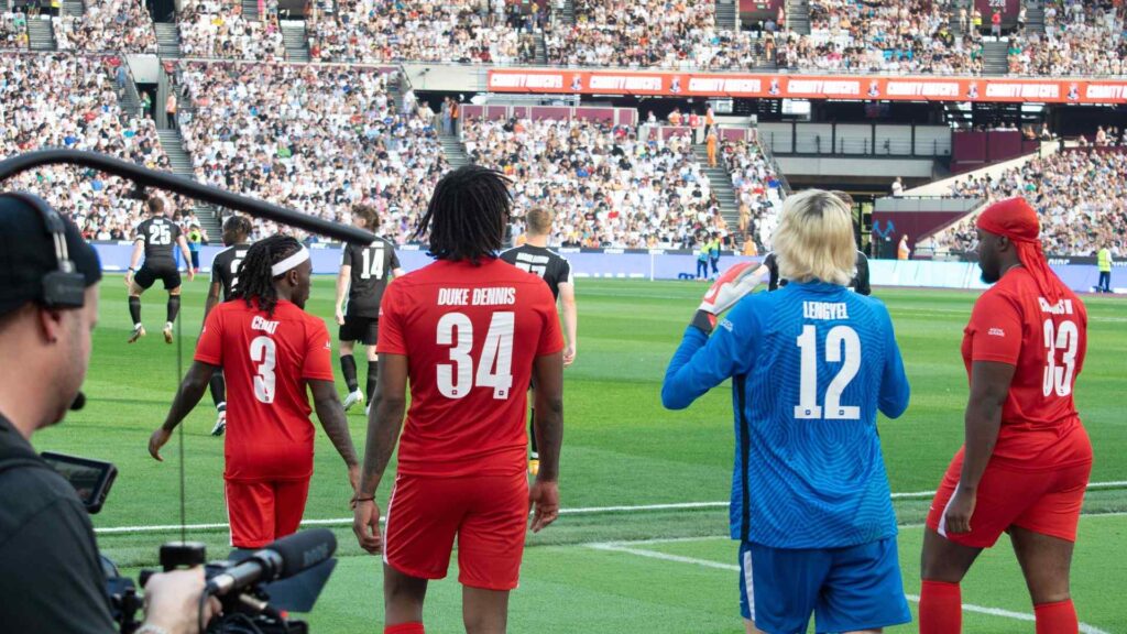 Kai Cenat, Duke Dennis, XQC and Jidion walking on to pitch for second half of the match.