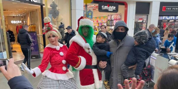 Cindy-Lou-Who-And-Grinch-Performing-At-Shopping-Centre