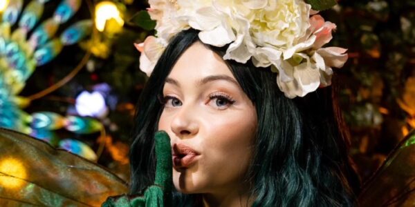 Green-Haired-Fairy-Performer