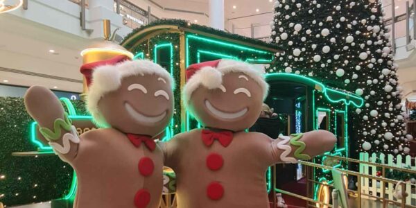 Smiling-Christmas-Ginger-Bread-Performers