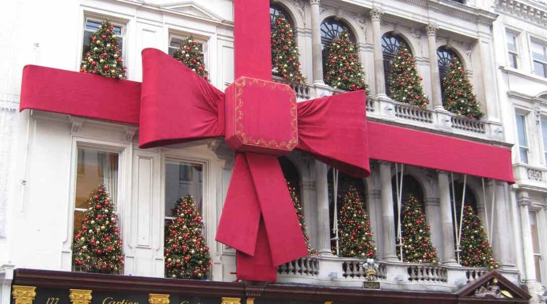 Building-Bow-Wrap-For-Cartier