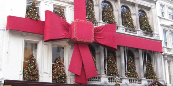 Building-Bow-Wrap-For-Cartier