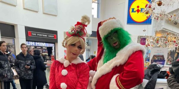 Cindy-Lou-Who-And-Grinch-Impersonators