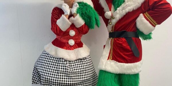 Cindy-Lou-Who-Posing-With-Grinch