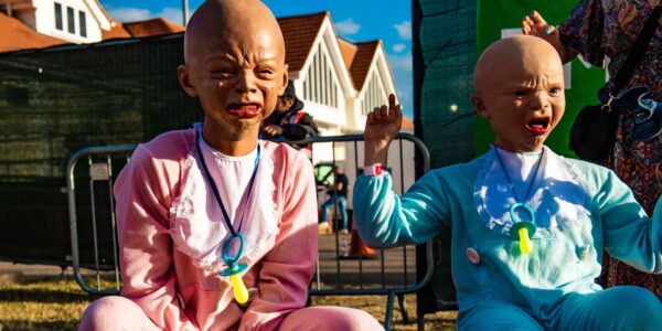 Entertaining-And-Creepy-Baby-Head-Performers