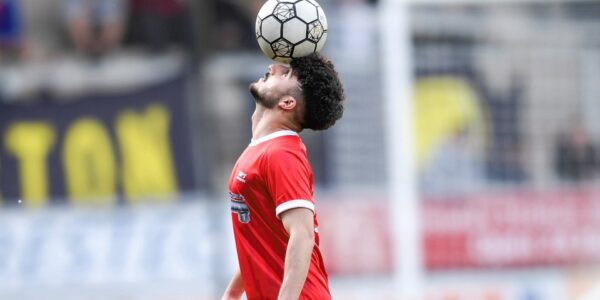 Head-Tricks-With-Football-Freestyler