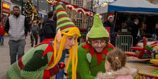 Knitted-Elves-Talking-To-A-Girl