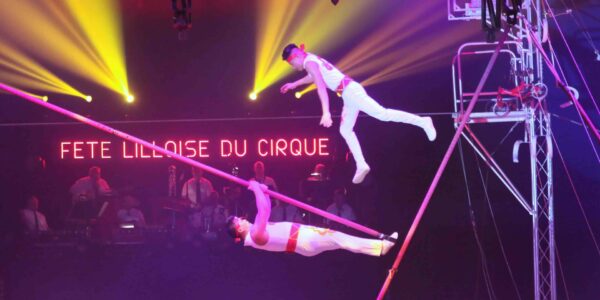 Chinese-Flying-Pole-Aerialist-Jumping-From-Height