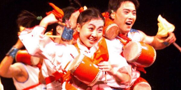 People-Dancing-In-Oriental-Drum-Show