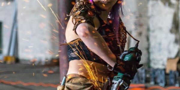 Steampunk-Circus-show-to-hire-with-chainsaw