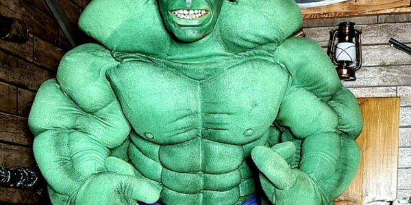 Walkabout-Hulk-Superhero-Flexing-Muscles