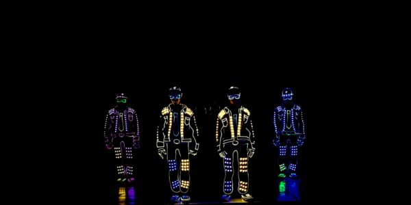 Four-Dubai-LED-Prop-Dancers
