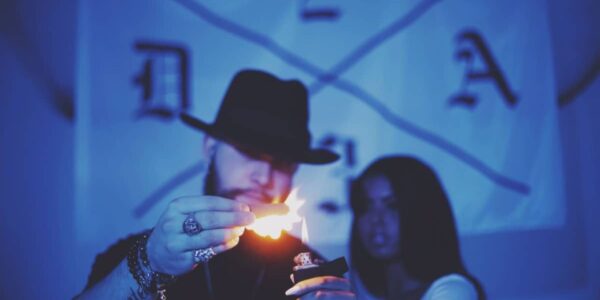 Book incredible walkabout magicians for close-up magic at your Vegas events.