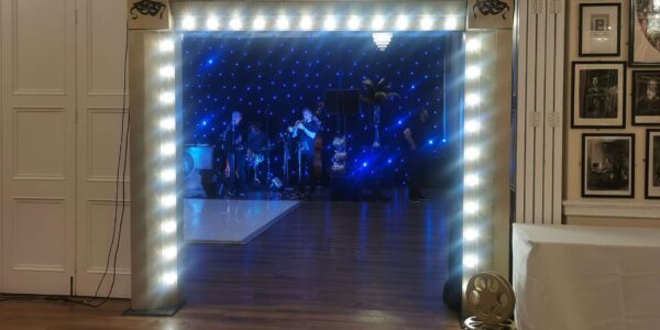 Hollywood-Band-Warming-Up-Before-Guests-Arrive