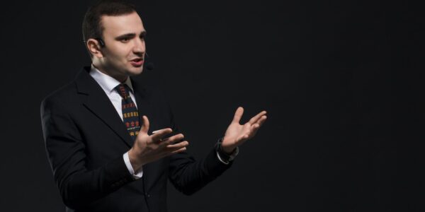 Marketing-Keynote-Speaker-On-Stage
