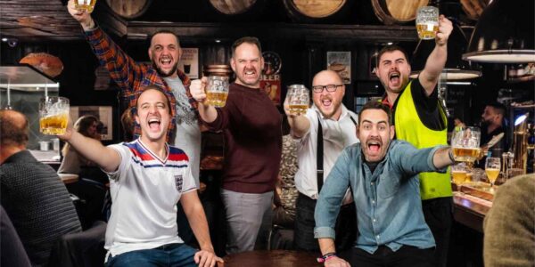 Pub-Variety-Entertainment-To-Hire-Holding-Beer