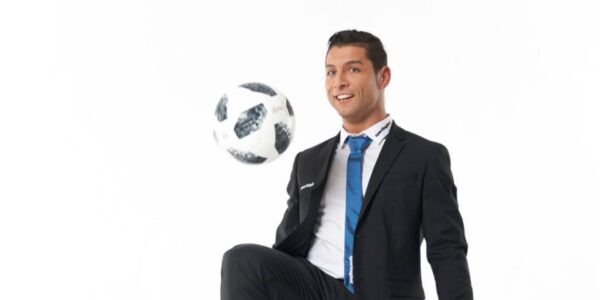 Ronaldo-Football-Freestyler-Lookalike-Doing-Kicky-Uppy