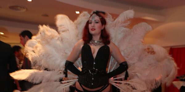 Stunning Vegas Walkabout Performer