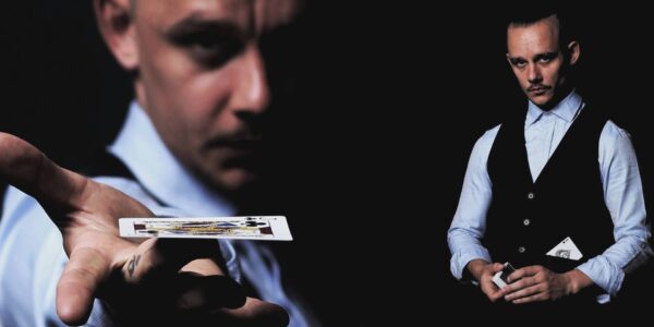 You can book magicians for stage shows and walkabout performance at your Las Vegas parties.