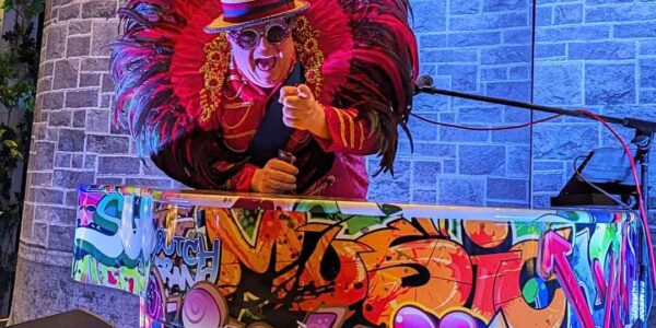 Elton-John-Tribute-Look-Alike-And-Singer