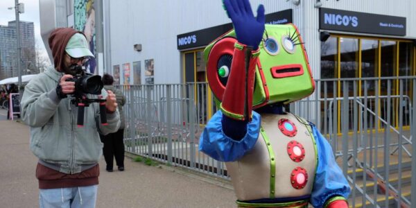 Hire-Roaming-Robot
