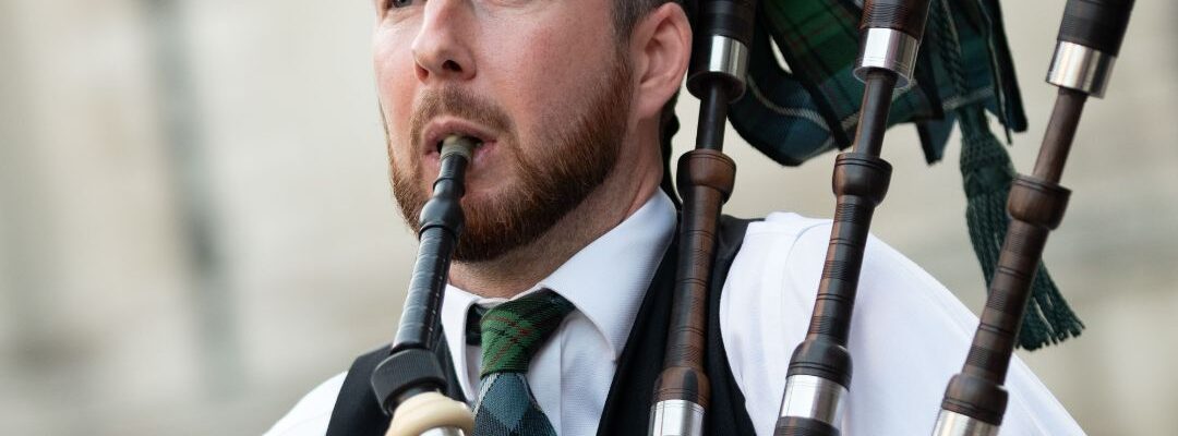 Traditional-Bagpipe-Performer Traditional-Bagpipe-Performer