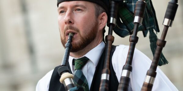 Traditional-Bagpipe-Performer