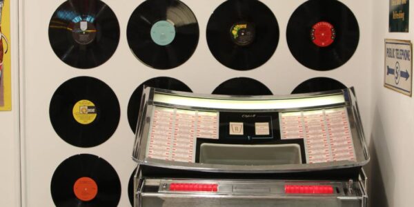 Vintage-Music-Escape-Room-Set