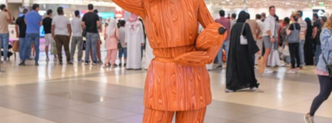 Wooden-Man-Life-Drawing-Performer Wooden-Man-Life-Drawing-Performer