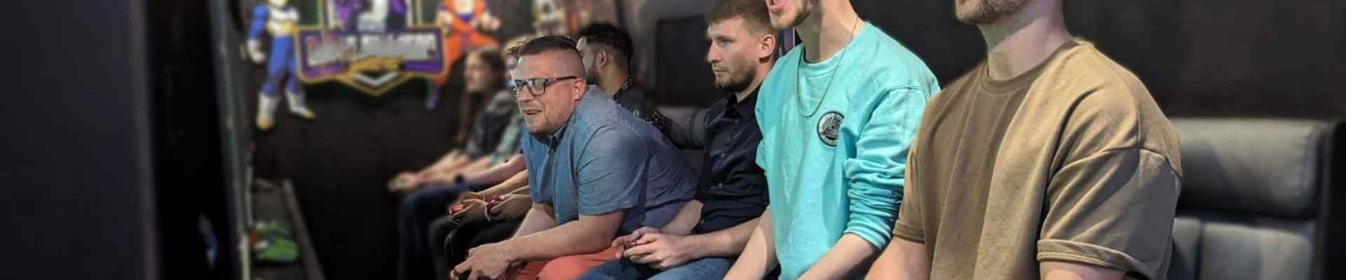 Mobile-Gaming-Van-Guests-Playing-Games