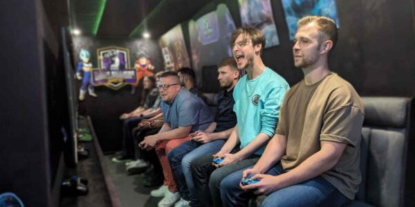Mobile-Gaming-Van-Guests-Playing-Games