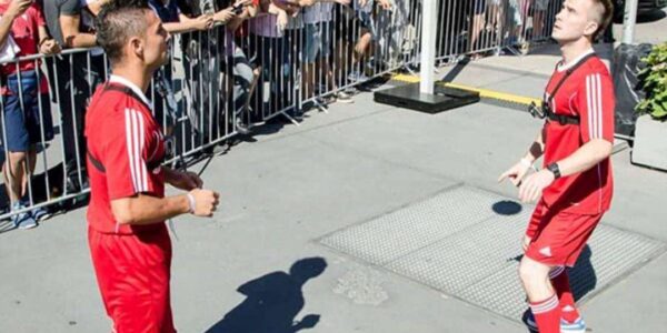Ronaldo-Football-Freestyler-Performing-With-Footballer