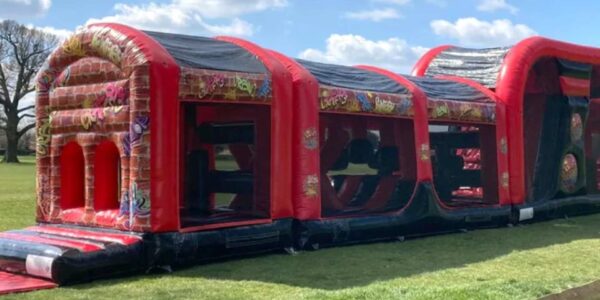 Family-Fun-Day-Inflatable-Course