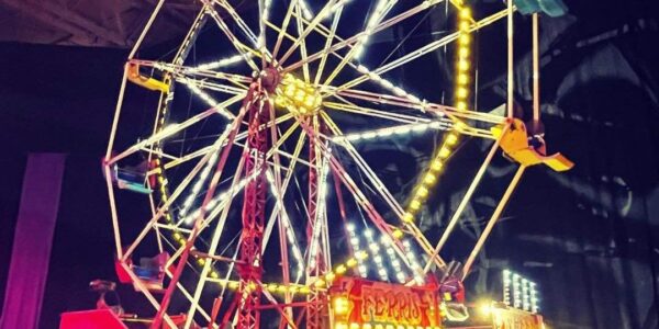 Ferris-Wheel-Fairground-Ride