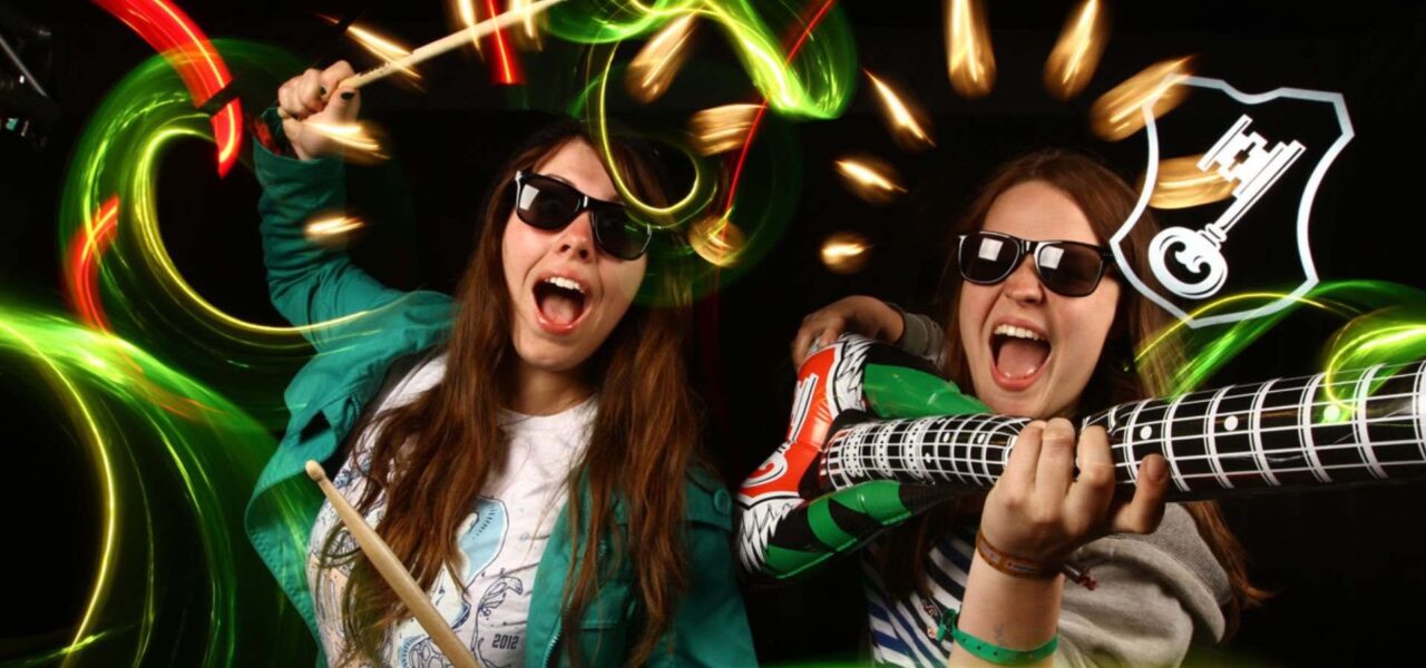 Unique-Photo-Booth-Group-Photo.jpg